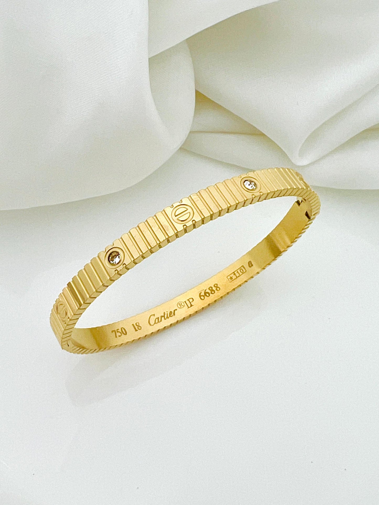 Luxury Gold Ribbed Handcuff Bracelet – Premium Stainless Steel Bangle for Women